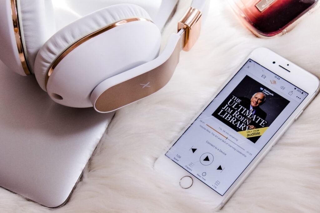 livre audio en France avec casque et livre